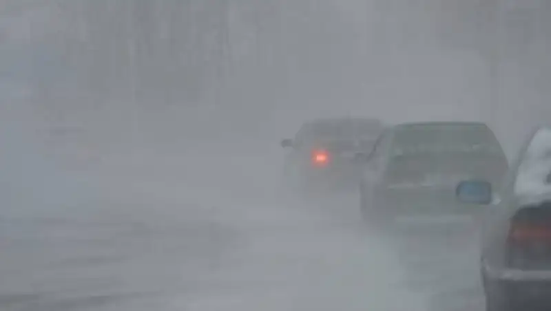 В семи областях Казахстана введено ограничение движения транспорта