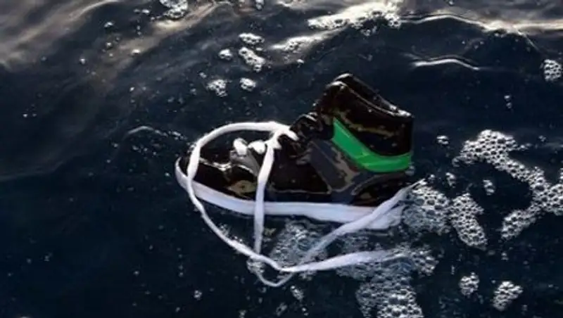 Судно с двумя сотнями нелегалов затонуло у берегов Ливии