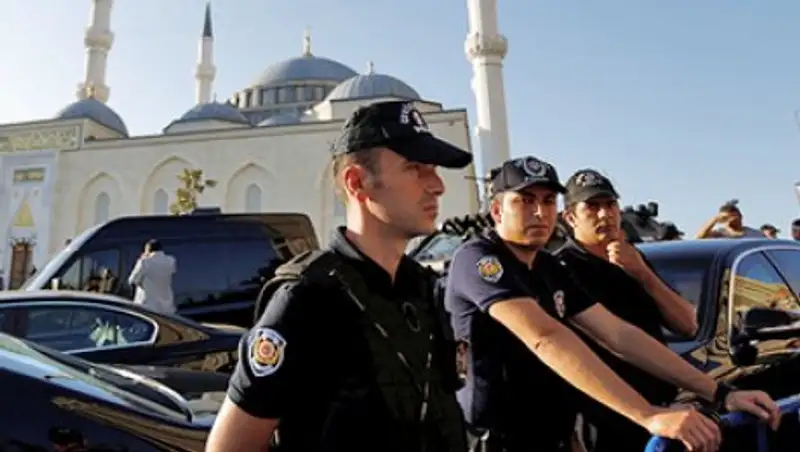 В Турции подорвали тюремный автобус