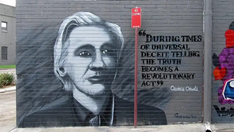 Соратника Ассанжа задержали в Эквадоре