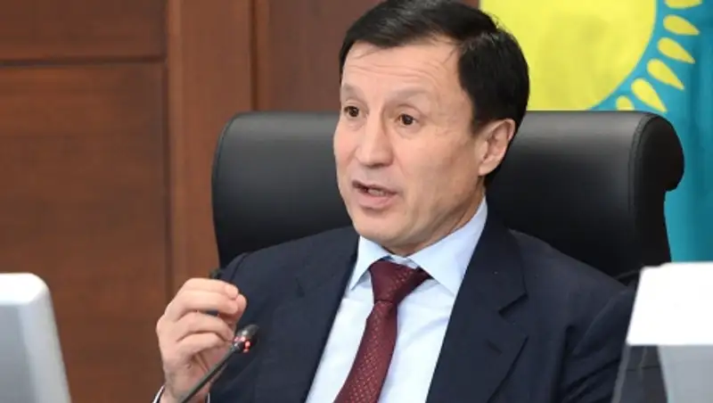 Назарбаев пригрозил отправить акима Астаны жить у накопителя сточных вод