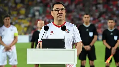 Президент Кыргызстана забил 2 гола на матче легенд футбола в Бишкеке, фото - Новости Zakon.kz от 30.08.2022 22:56