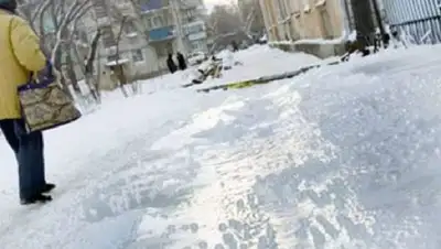 опасно на дорогах, скользко , фото - Новости Zakon.kz от 27.12.2021 09:09