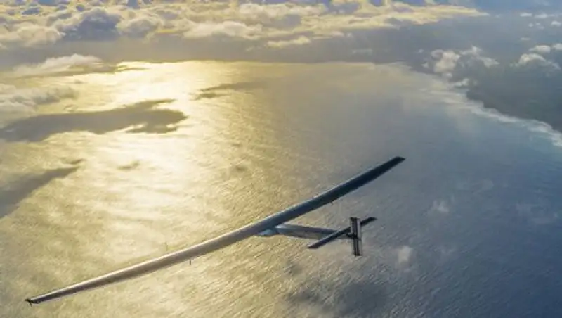 «Солнцелет» Solar Impulse совершил посадку в Каире