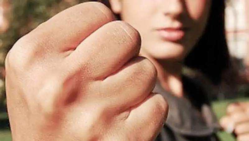 В Караганде грабители избили молодого человека и отобрали у него машину