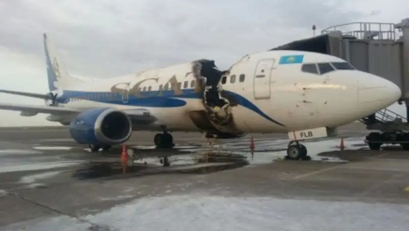 Пассажиры авиарейса Астана-Актау рассказали о загоревшемся в аэропорту самолете