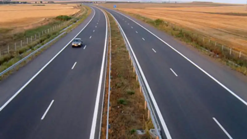 В Казахстане завершено строительство 1625 км дороги «Западная Европа - Западный Китай», фото - Новости Zakon.kz от 21.10.2013 19:10