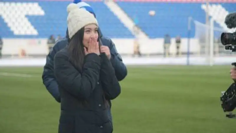 Футболист сделал предложение девушке во время матча "Иртыш" - "Акжайык"