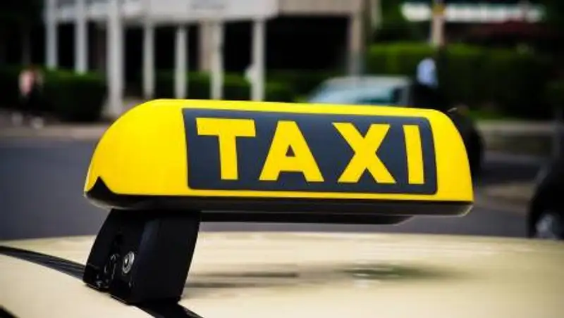 Девушка познакомилась с таксистом и лишилась двух iPhone