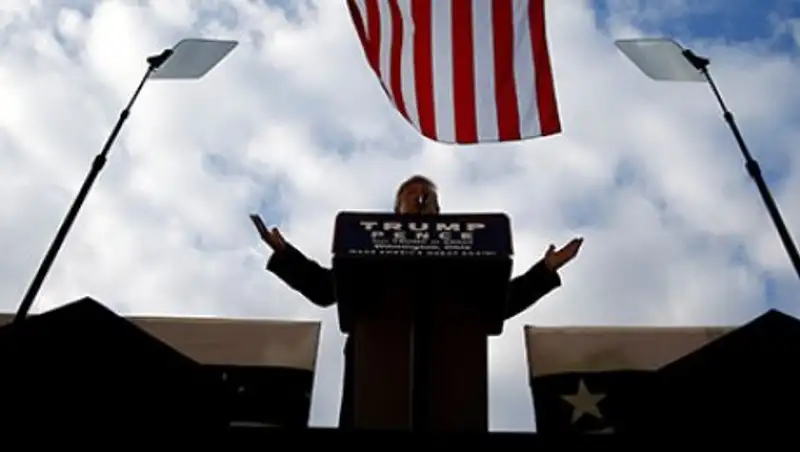 Spiegel объяснил смысл обложки с отрезавшим голову статуе Свободы Трампом