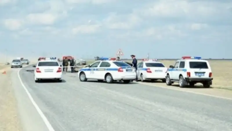 Шестеро мужчин погибли в аварии на трассе Атырау - Актау