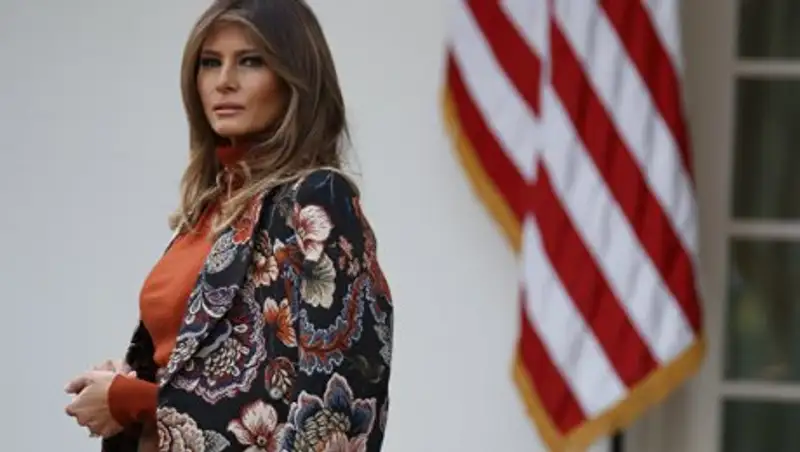 Супруга Макрона: Меланья даже не может открыть окно в Белом доме