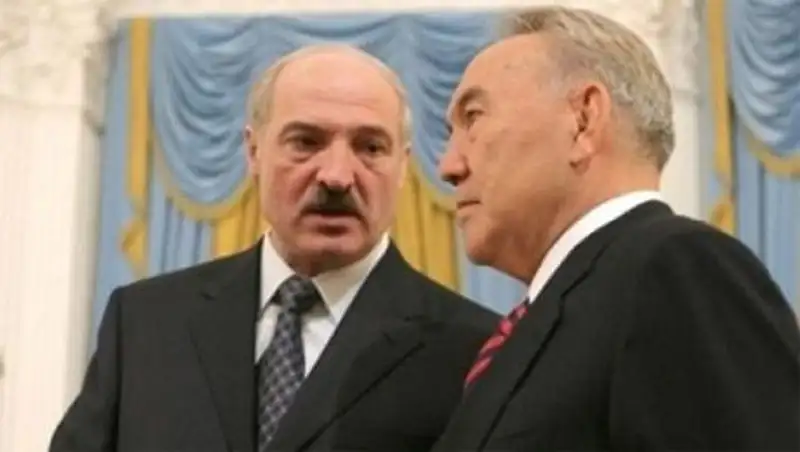 Назарбаев обсудил с Лукашенко возможное проведение встречи евразийской «тройки» и Украины