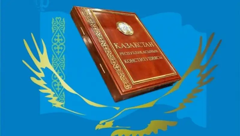 В Акмолинской области в честь 20-летия Конституции РК наградили профсоюзных лидеров