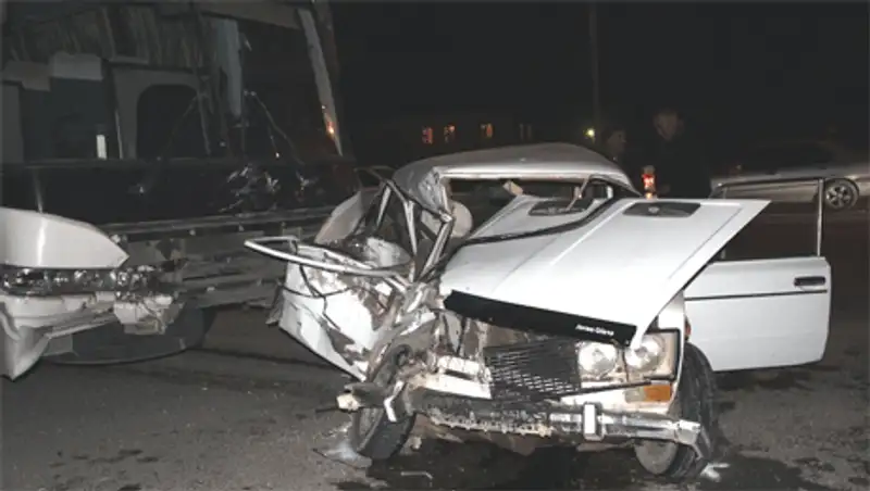 В результате ДТП в Актау, 5 человек в тяжелом состоянии доставлены в больницу (фото)