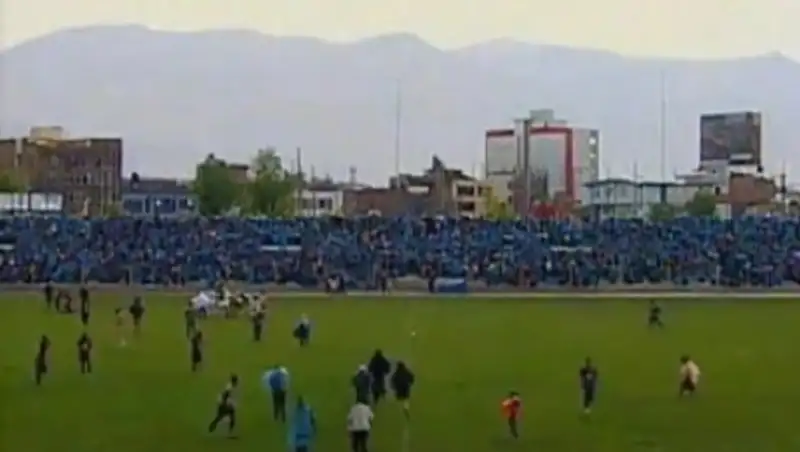 В Перу футболиста ударило молнией во время матча