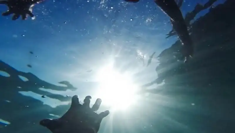 Казахстанец погиб за рубежом при спасении двух тонущих женщин