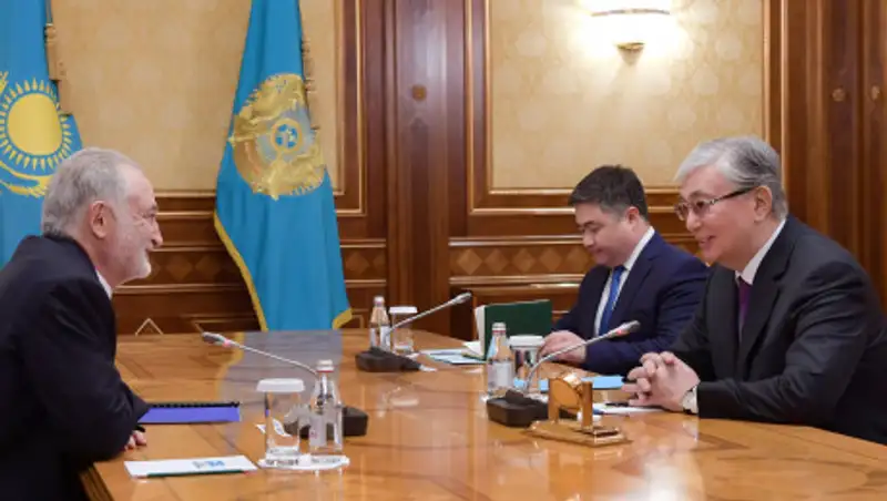 Токаев принял известного французского политического деятеля
