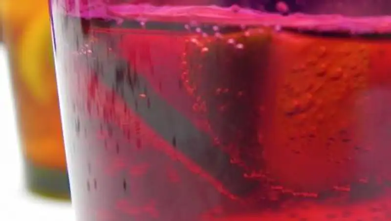 Употребление сладких напитков увеличивает риск раннего рака