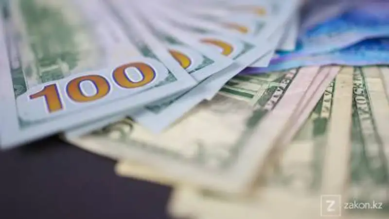 Курс доллара снижается после выходных