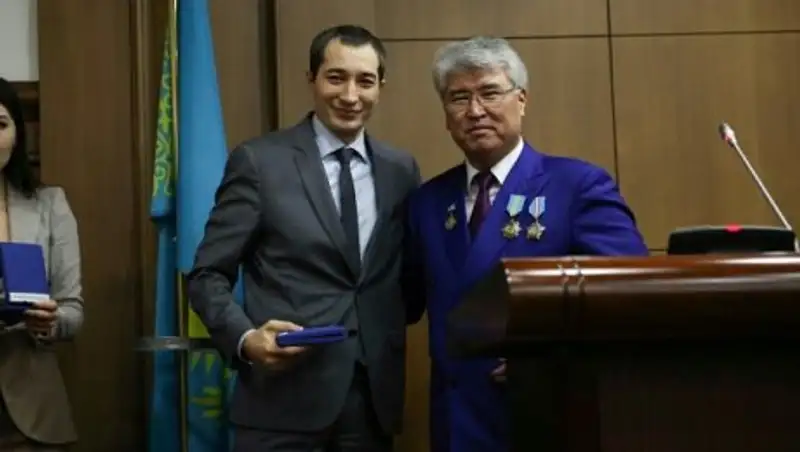 Деятелям культуры и спорта вручили юбилейные медали «25 лет Независимости РК»