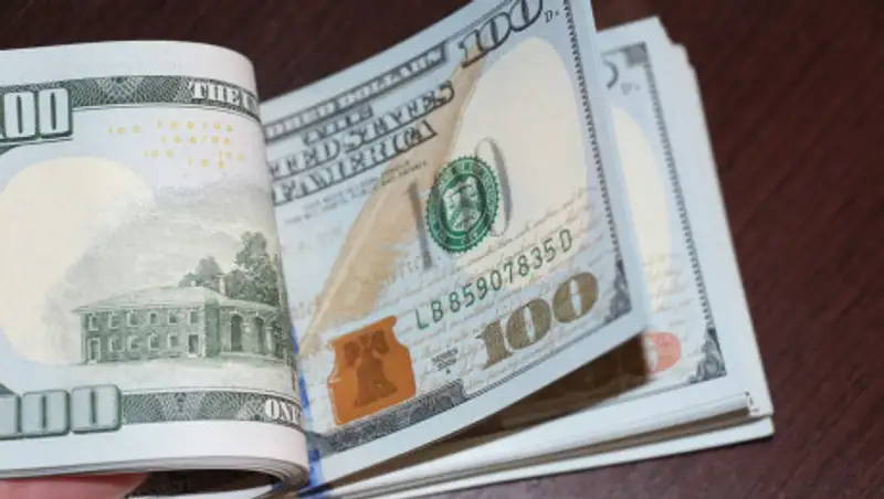 Курс доллара составил 380,78 тенге на торгах