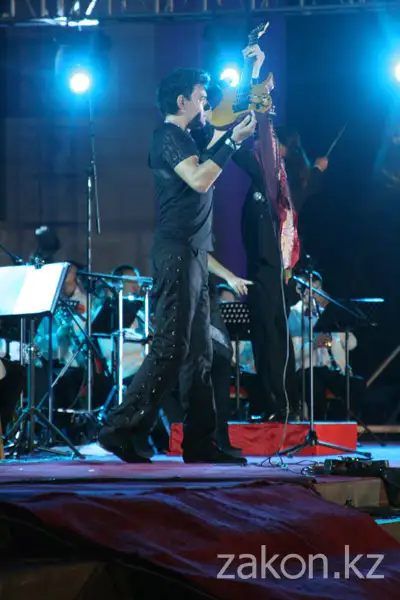 Парад оркестров в Алматы завершали классикой рока (фото) Парад оркестров в Алматы завершали классикой рока (фото), фото - Новости Zakon.kz от 10.09.2012 17:38