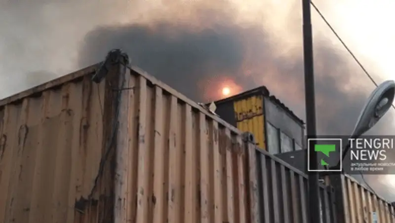 Барахолка Алматы вновь вспыхнула, фото - Новости Zakon.kz от 27.11.2013 01:07