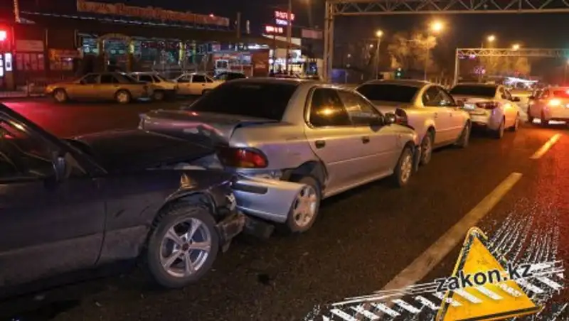 На Северном кольце в Алматы столкнулись пять машин