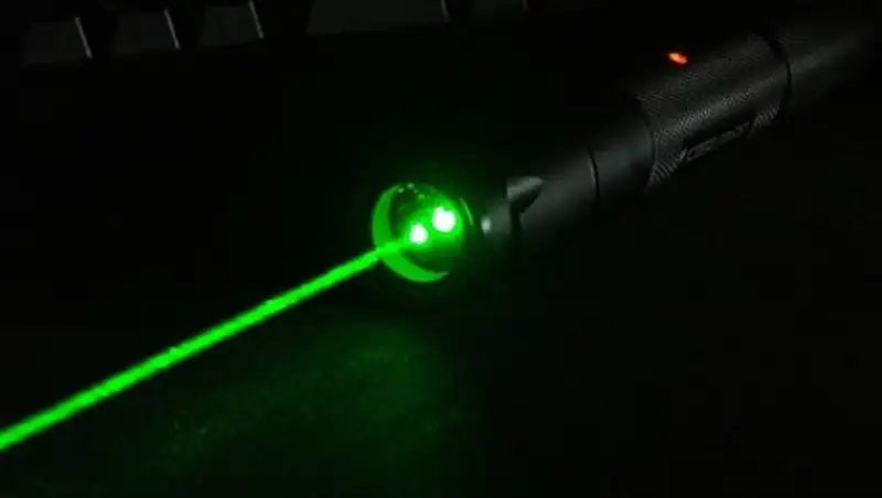 В Рудном в руках у ребенка взорвалась лазерная указка