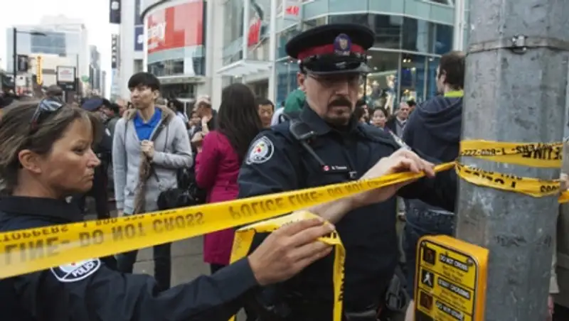 В ходе стрельбы в центре Торонто погибли два человека