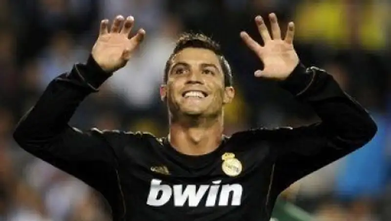 Роналду стал первым, кто забил 30 голов в пяти сезонах подряд в топ-чемпионатах