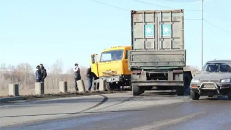 Жительница Усть-Каменогорска погибла под колесами КамАЗа