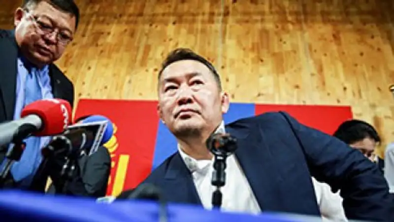 Новый президент Монголии отказался жить в резиденции