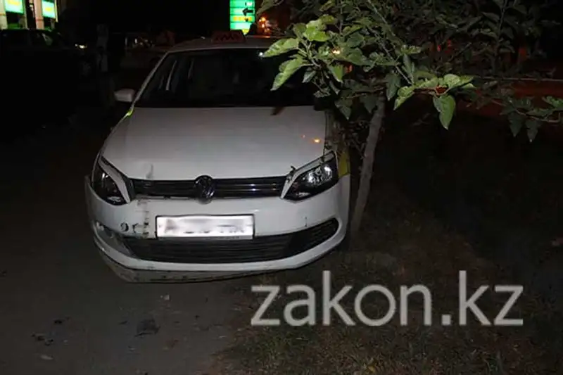 «Бомбилы» портят жизнь официальным таксистам в Алматы (фото) «Бомбилы» портят жизнь официальным таксистам в Алматы (фото), фото - Новости Zakon.kz от 04.10.2013 16:50