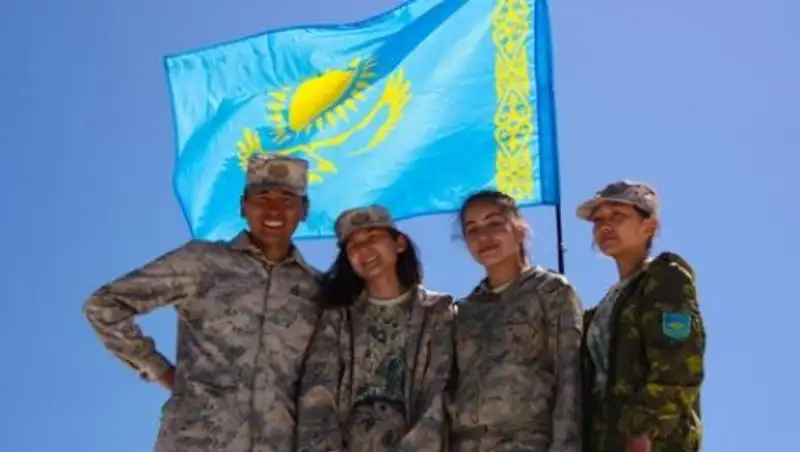 Воспитанники Военно-патриотического клуба Алматы покорили пик «Панорама»