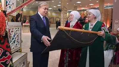 Не торгуясь, купил камчу и чашу на выставке ремесленников в Таразе, фото - Новости Zakon.kz от 04.02.2023 00:01