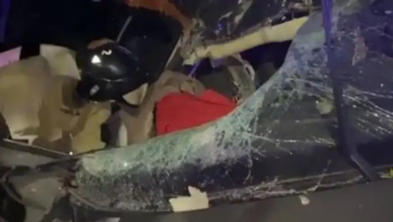 Авто каршеринга врезалось в грузовик - видео жуткого смертельного ДТП