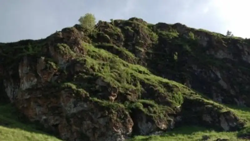 Четвертые сутки спасатели ищут мальчика в горах Алматы