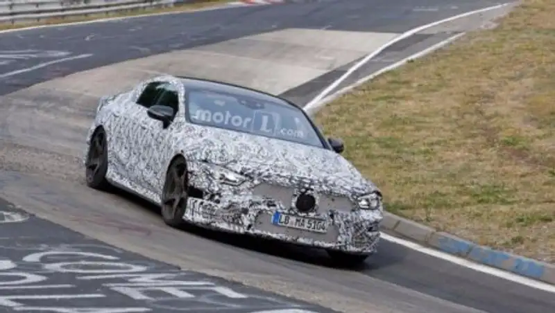 Четырёхдверный суперкар Mercedes-AMG GT выехал на Нюрбургринг
