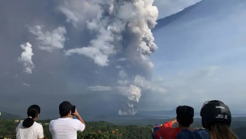 Казахстанцев нет среди пострадавших от извержения вулкана на Филиппинах