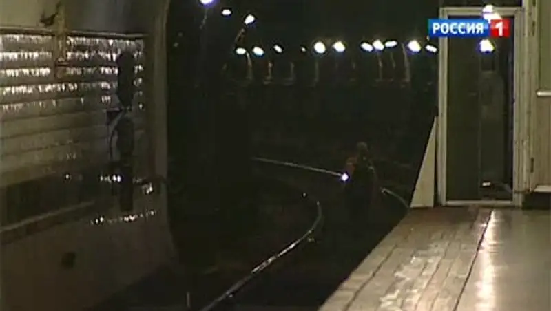 На желтой ветке московского метро произошел сбой из-за женщины в тоннеле