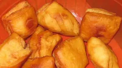 Тонну баурсаков раздали на избирательных участках Усть-Каменогорска, фото - Новости Zakon.kz от 20.03.2023 06:06