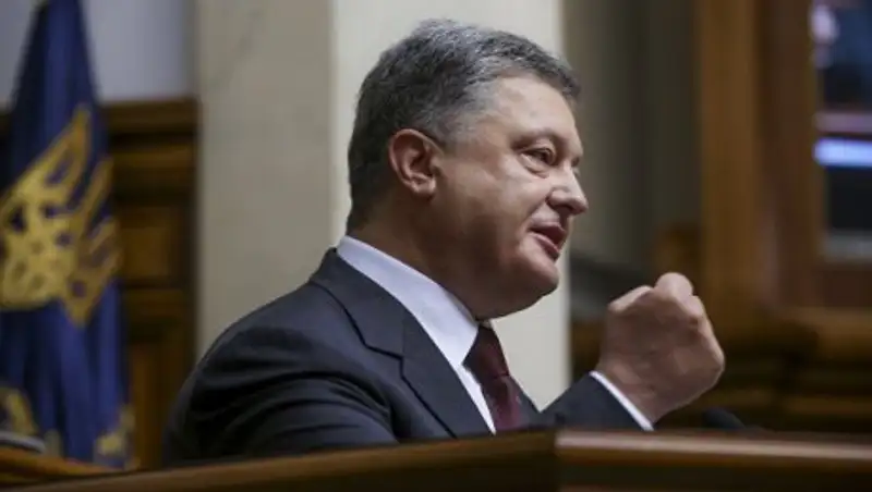 Порошенко призвал бороться за усиление санкций против России