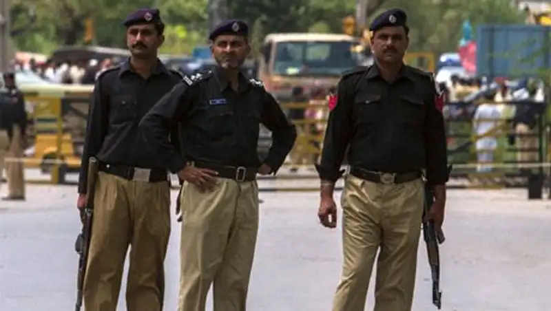 В Пакистане неизвестные застрелили популярную певицу