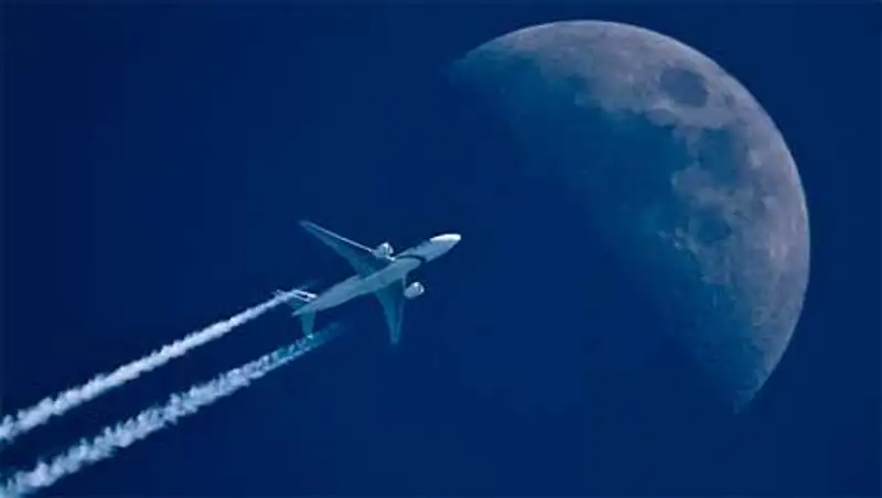 Роскосмос не повезет туристов на Луну - даже за 150 миллионов долларов