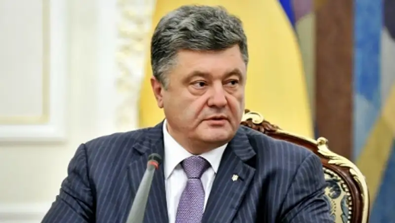 Порошенко подписал закон, разрешающий ввод санкций против РФ