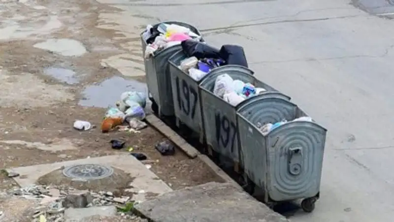 Новорожденного ребенка нашли возле мусорного бака в Атырау