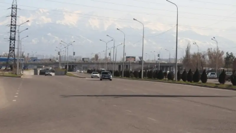 В Алматы на загруженном участке дороги изменена схема движения