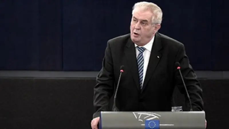 Президент Чехии осудил слова Яценюка о «советском вторжении»